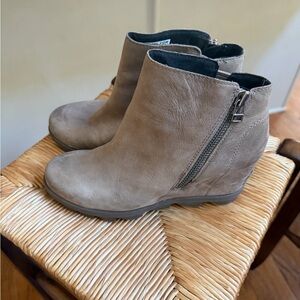 Sorel Women's Taupe Ankle Boots